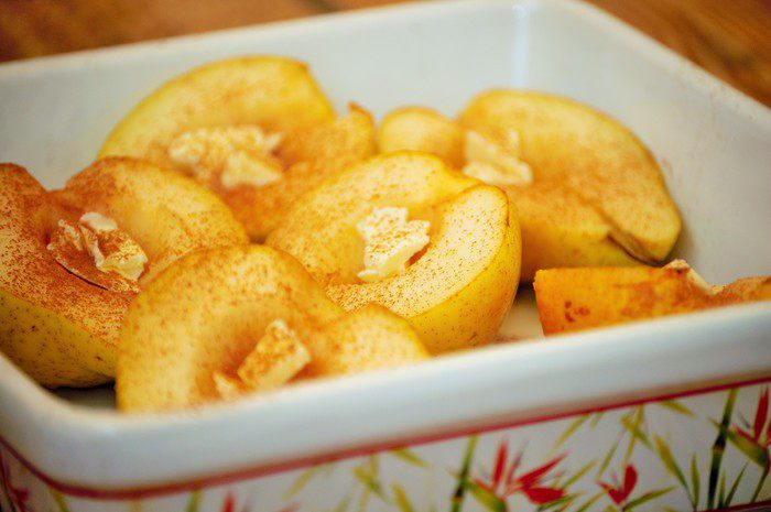 Запеченные груши с миндалем и корицей