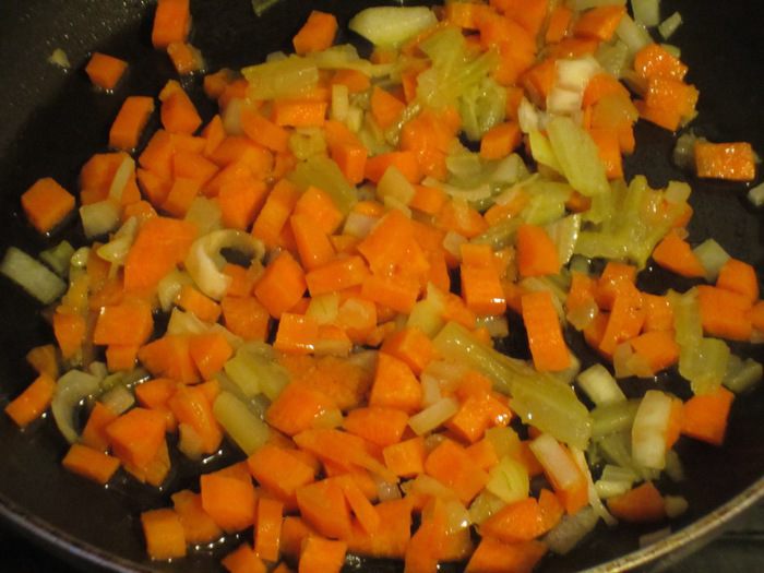 Суп-крем из чечевицы  под хрустящей корочкой