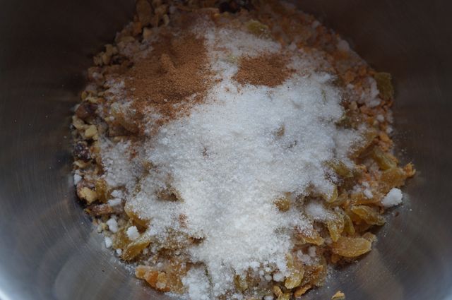 Воздушные рогалики с хрустящей ореховой начинкой (Українськи страви)