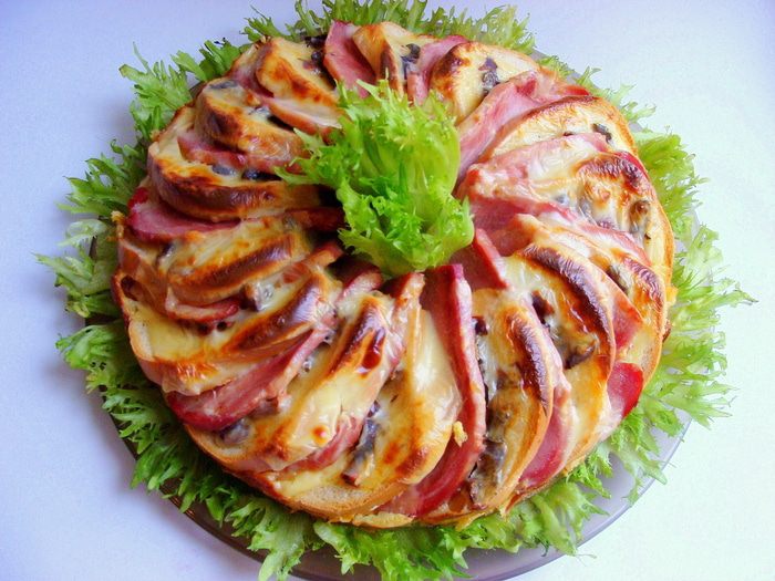 Яичный коблер с мясом и пряными вялеными помидорками