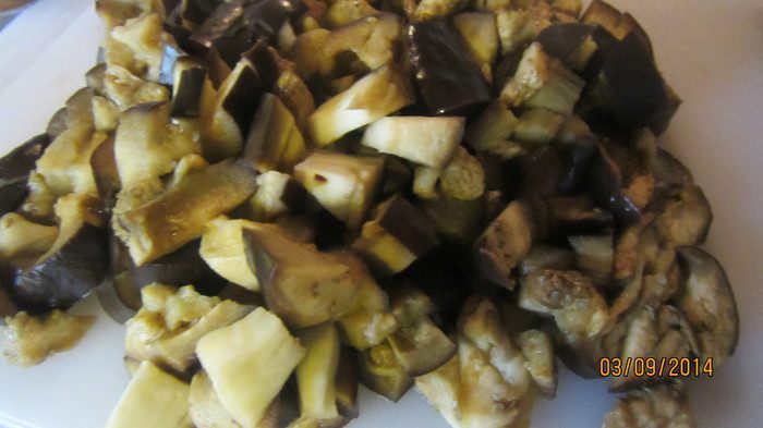 Баклажаны с мятой и чесночной заправкой