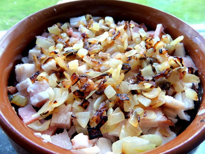 Грибное рагу в горшочках