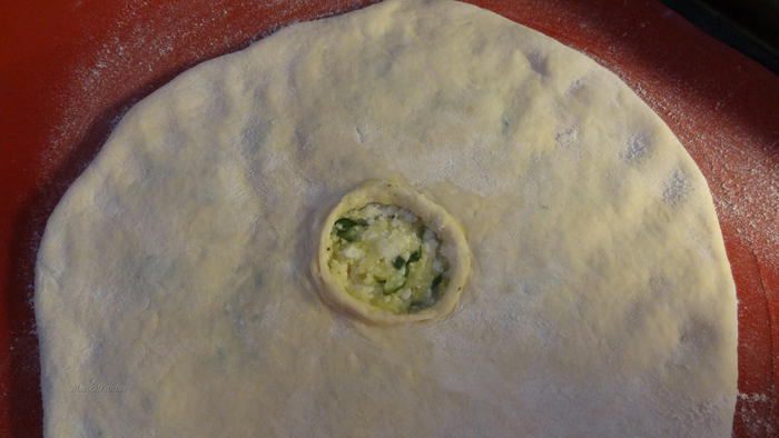 Осетинские пироги с двумя видами начинки