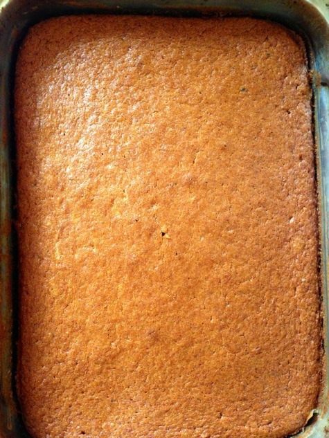 Пряный томатный пирог под нежной глазурью из сливочного сыра