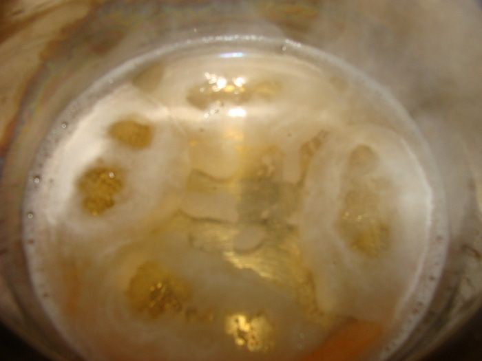 Сырные шарики с начинкой в ореховой панировке под &amp;quot;пьяной&amp;quot; клюквой