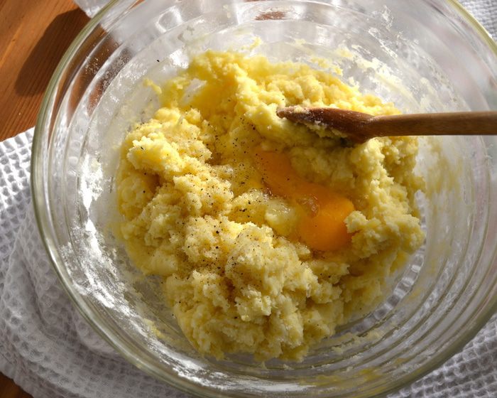 Картофельный рулет со шпинатом