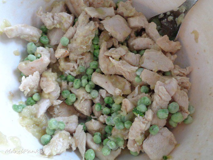 Фаршированные лодочки из цукини с двумя видами начинки