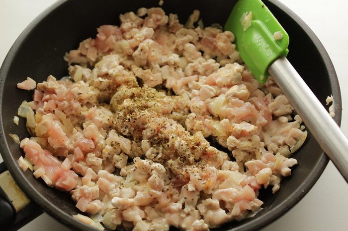 Гратен из макарон, куриной грудки и брокколи