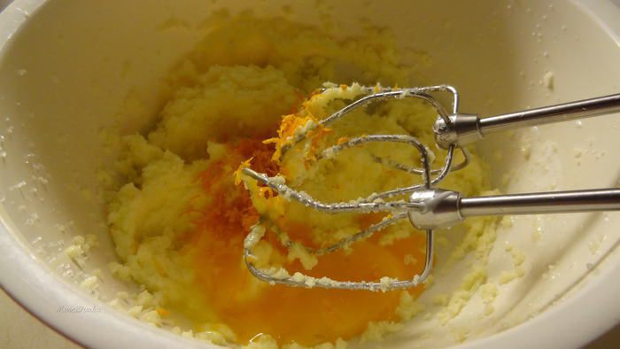 Клюквенные пирожные с меренгой