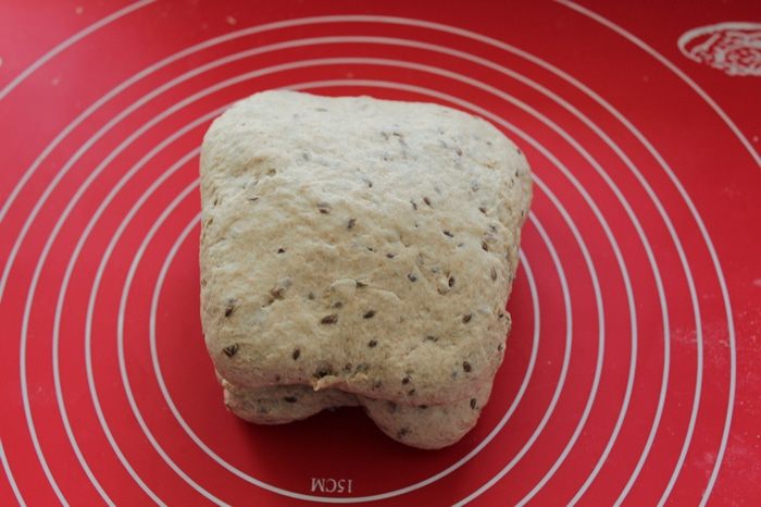 Хлеб с цельнозерновой мукой и семенами льна