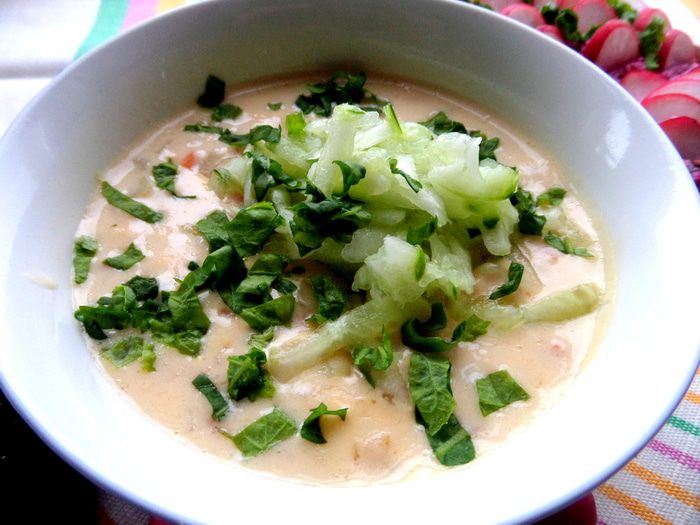 Сырный суп с вареными и свежими овощами