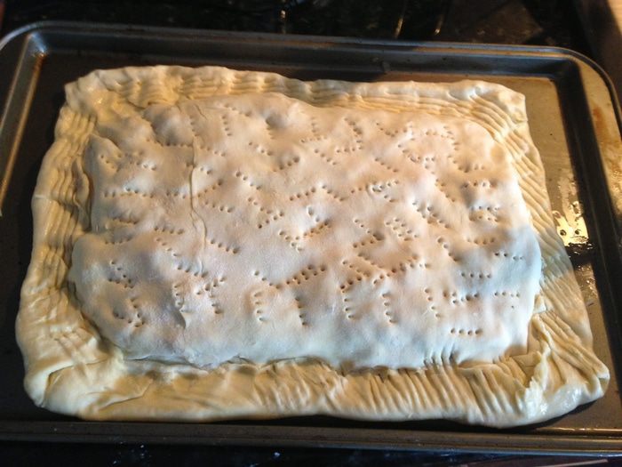 Пирог с лососиной с слоеном тесте