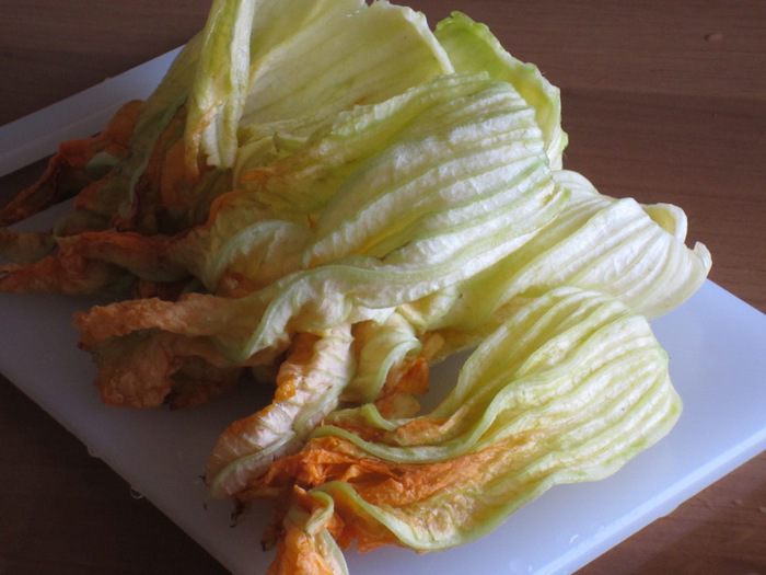  Овощной киш с сыром и цветками цукини 