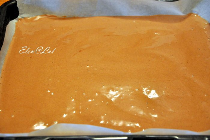 Шоколадный рулет с ванильно-апельсиновым пудингом и кокосом