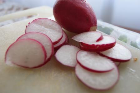 Овощной салат с кус-кусом и моцареллой