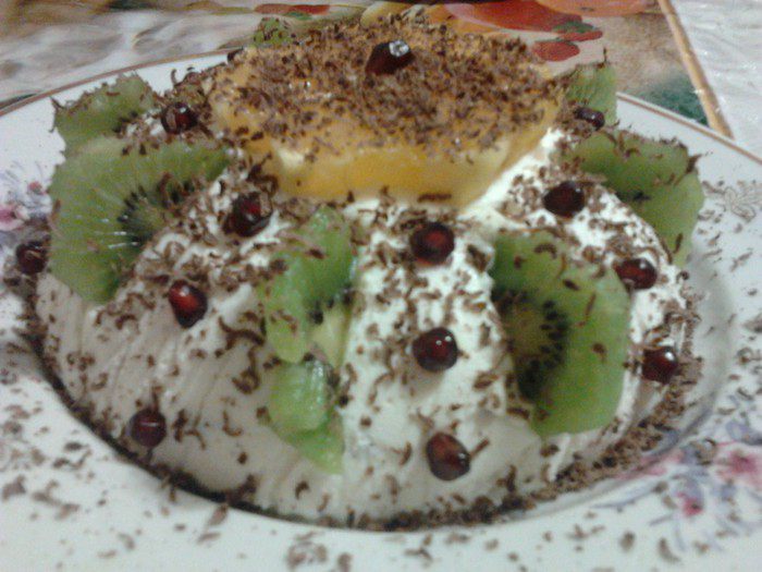 Творожный десерт с фруктами