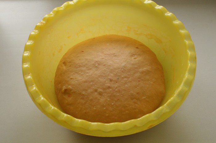 Хлеб с вялеными помидорами