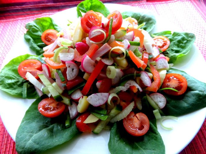 Салат с молодой картошкой и ветчиной