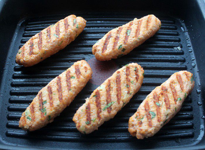 Кебаб из лосося  с тархуном и винным соусом