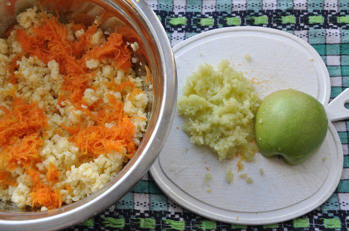 Пшенные оладьи с яблоком и морковью