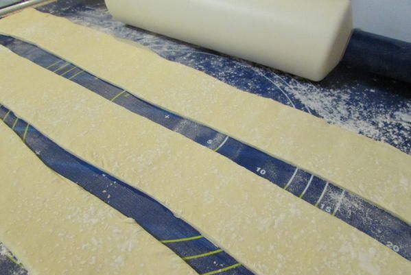 Слоеный пирог с форелью и картофелем