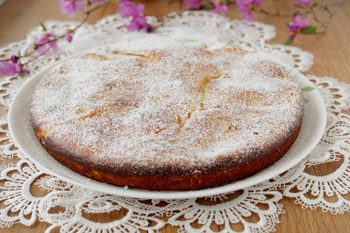 Пирог с творогом и яблоками