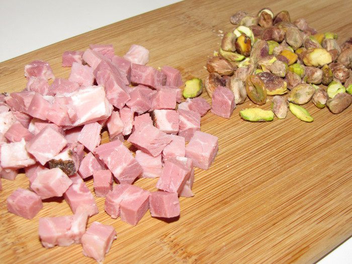 Куриный террин с ветчиной и фисташками