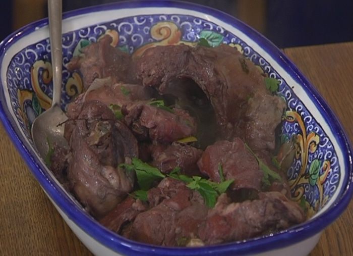 Кролик в красном вине