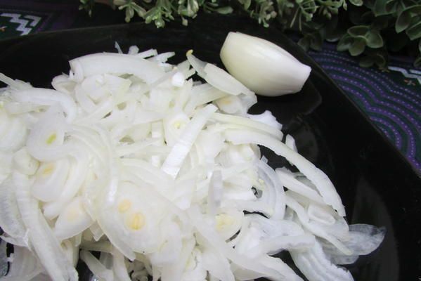 Слоеный пирог с форелью и картофелем