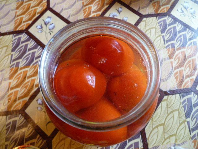 Помидоры в яблочном соке