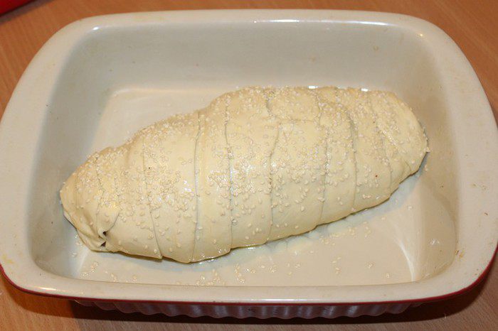 Рулет из индейки с черносливом в тесте