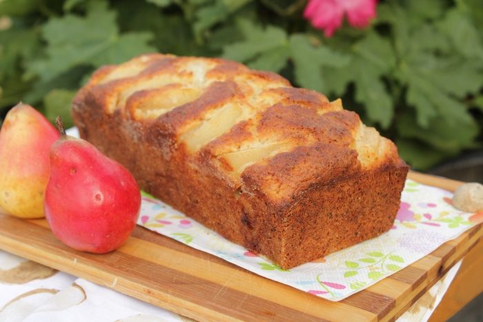 Кекс с творогом, грушей и грецким орехом