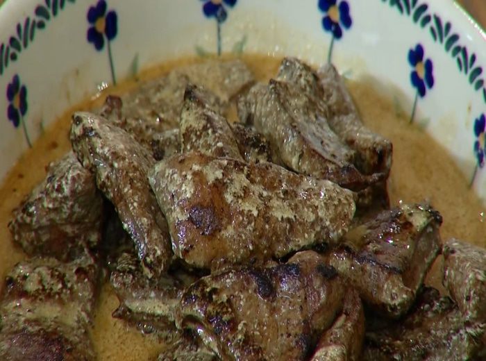 Телячья печень в винном соусе с шалфеем
