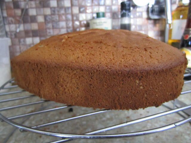 Два бисквита.