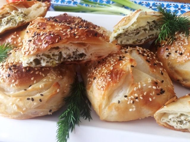 Плацинды с творогом и яблоком