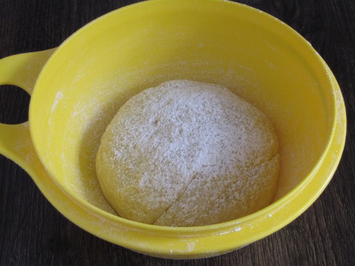 Летний пирог с лисичками и капустой