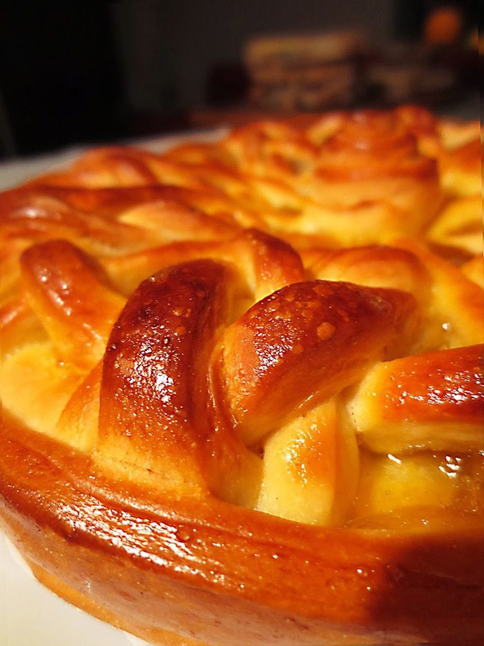 Пирог с начинкой из абрикосового джема (Фигурная выпечка - идея авторская)