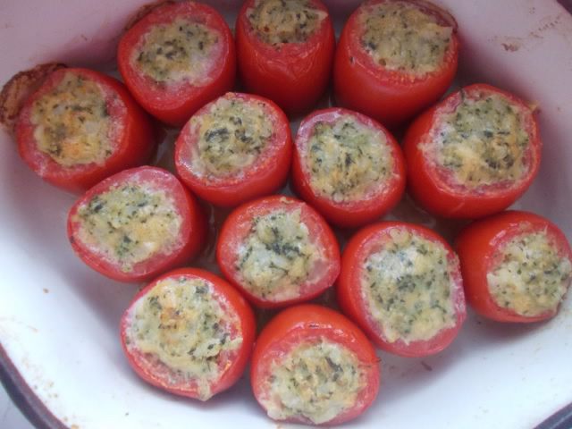 Помидоры, фаршированные рисом и сыром