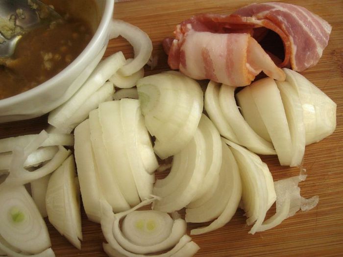 Свинина под ароматной корочкой, с яблоком, помидором и сельдереем