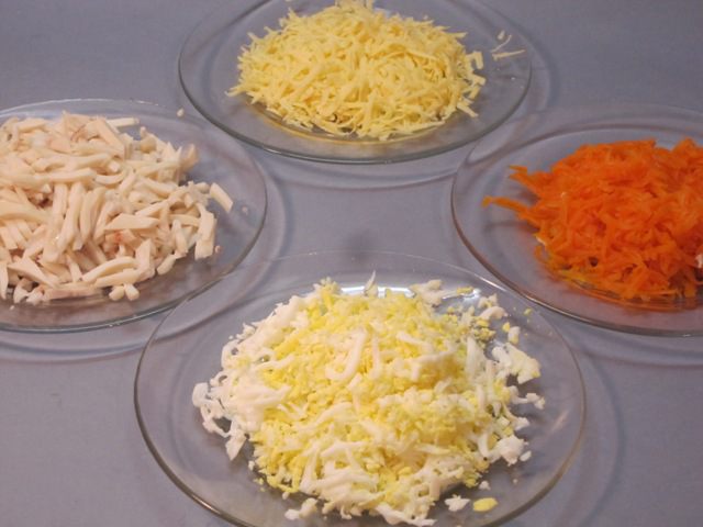 Салат с кальмарами