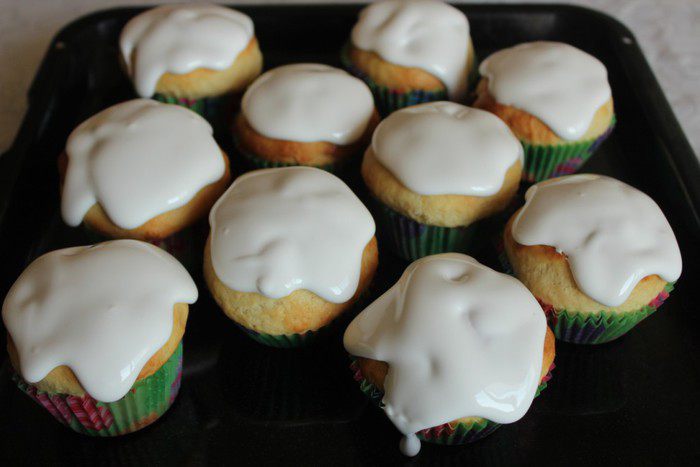 Куличи с апельсиновой цедрой и вяленой клюквой