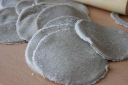 Карельские пирожки с картошкой и яичным соусом