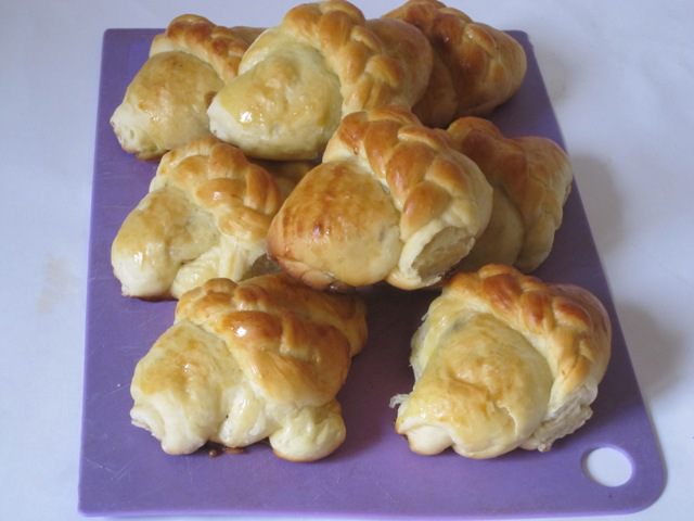 Булочки с начинкой из чернослива и яблок