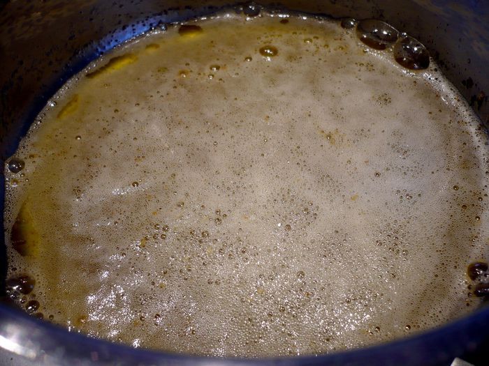 Курочка под ароматным маслом «Как много птичек есть хороших...»