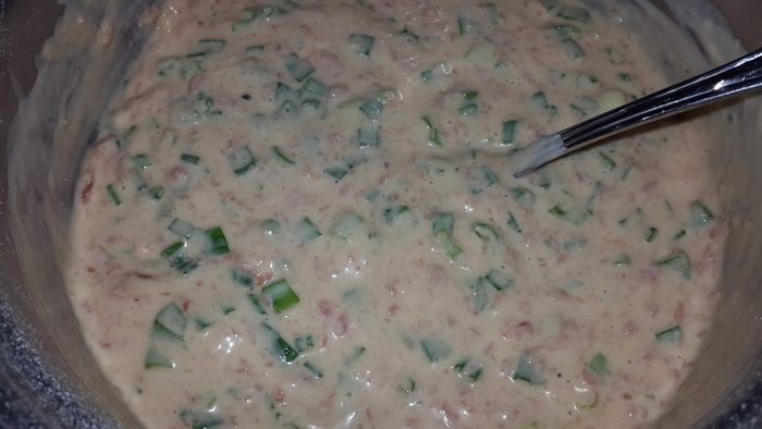 Мясные оладьи с зеленым луком