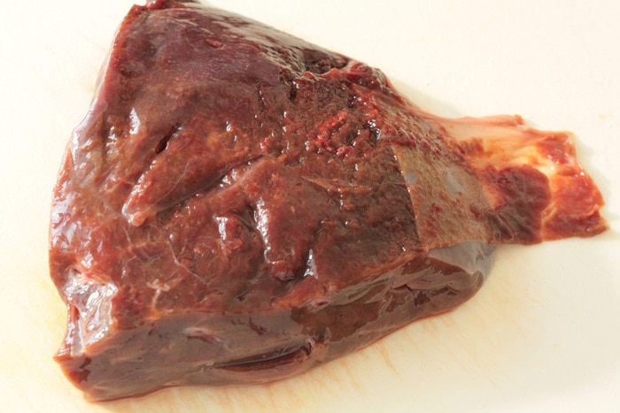 Печеночная отбивная с грибами и моцареллой