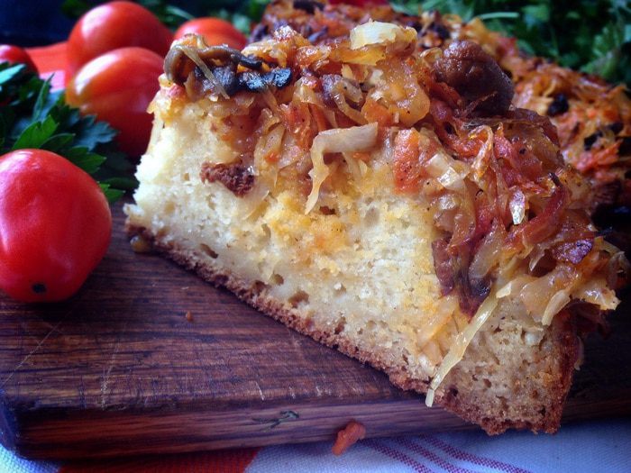 Пирог с капустой и лисичками