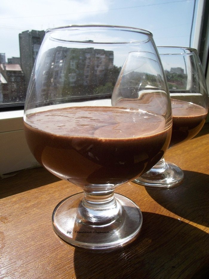 Шоколадный мусс с клубникой