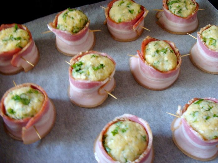 Запеченные картофельные биточки в беконе