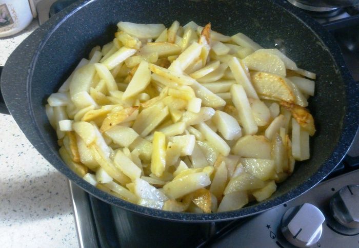 Кальмары, запеченные с картофелем под сырной корочкой